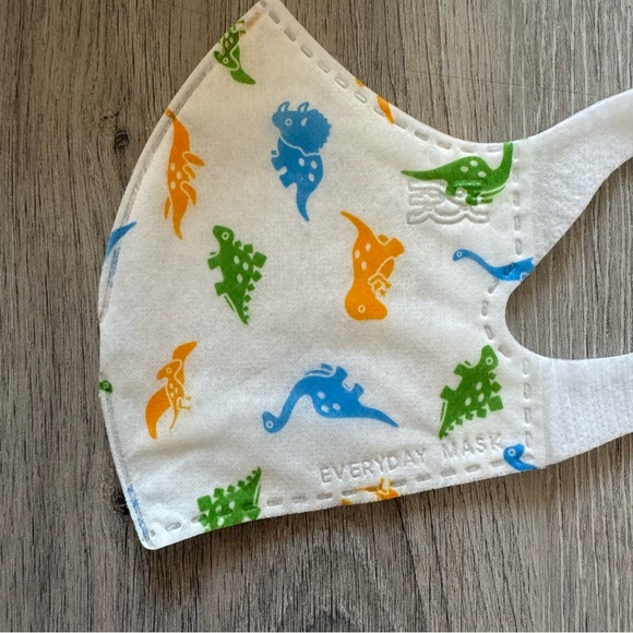 Dinosaur Print Disposable Children’s Face Masks (50pcs) - Picture 2 of 2